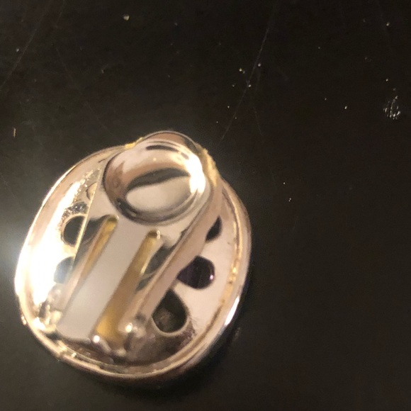 Clip earrings with purple stone set in silvertone - Picture 2 of 2